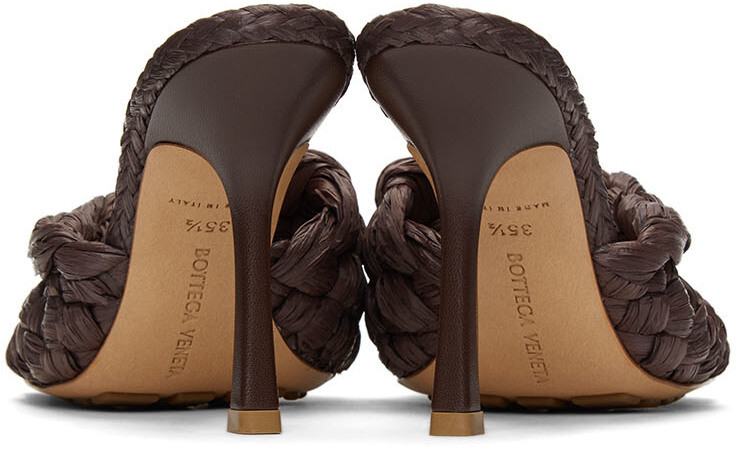 Коричневые эластичные мюли на каблуке из рафии Bottega Veneta — фото 4