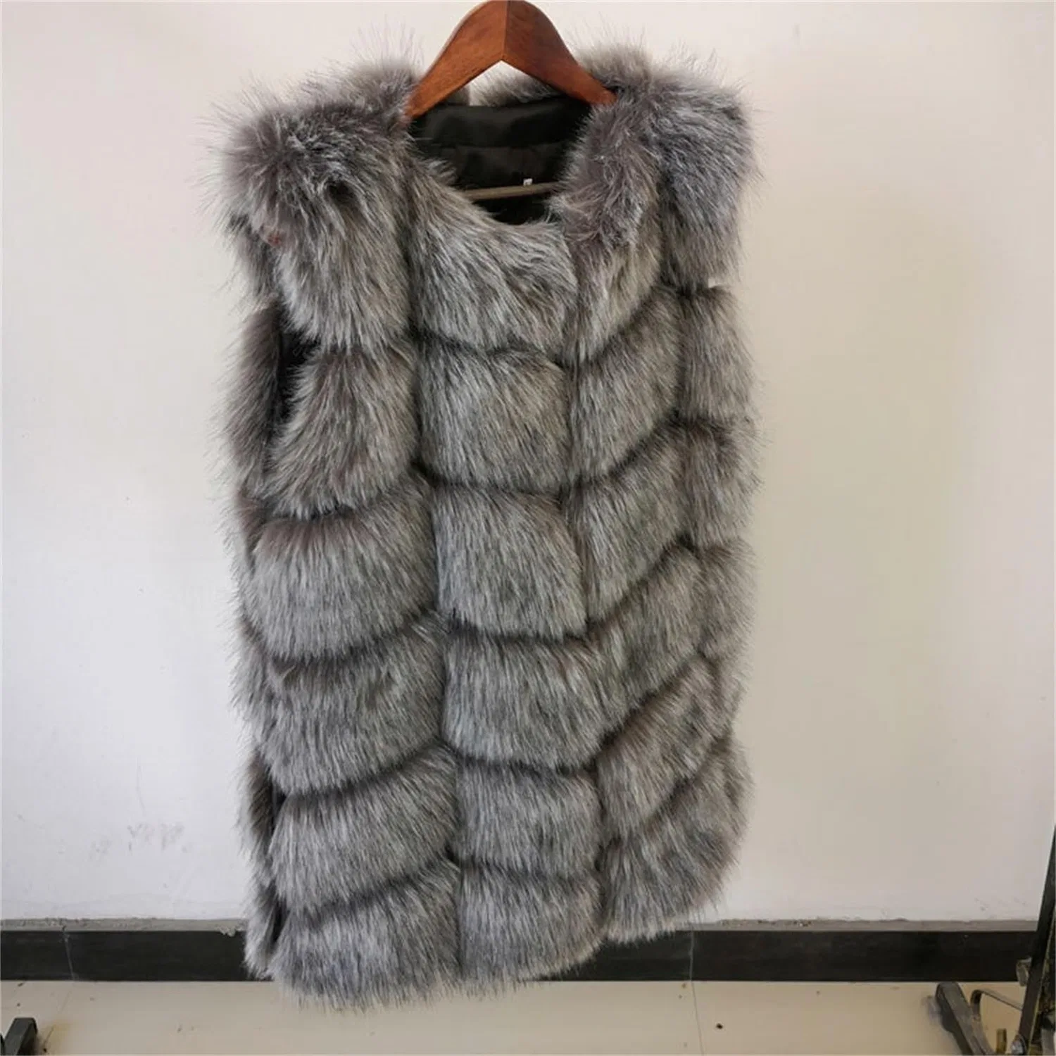 Женский жилет без рукавов с искусственным мехом Warm Faux Fur Coat, Argento — фото 4