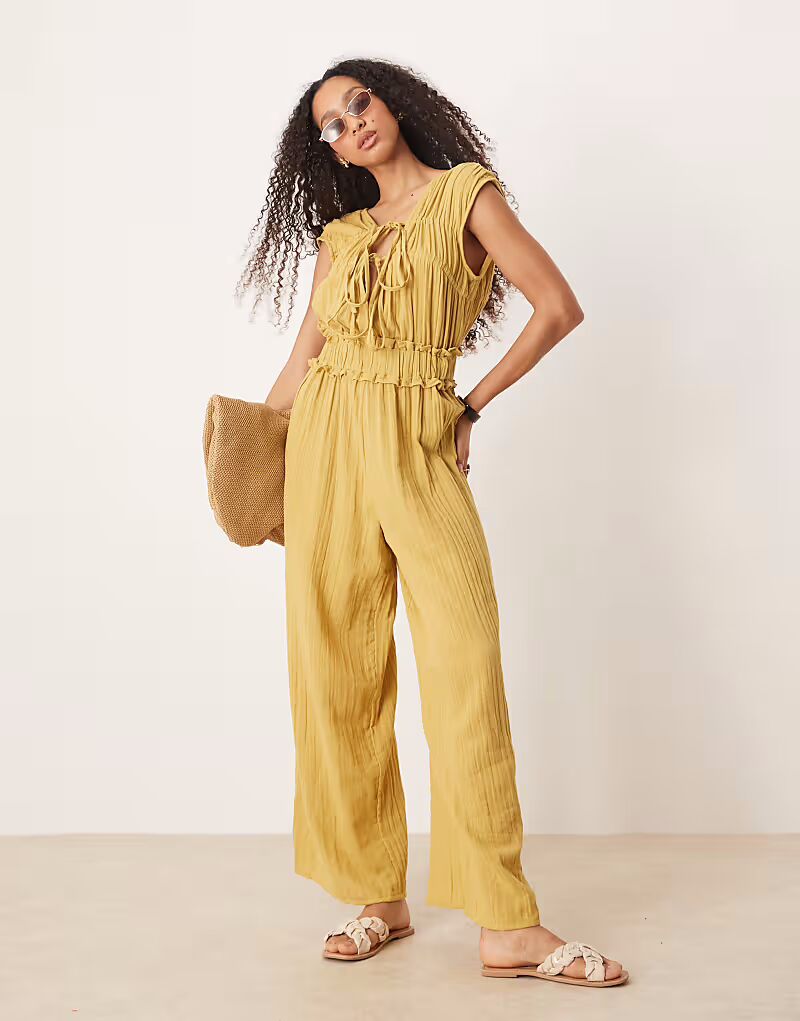 

Комбинезон ASOS DESIGN из двойной ткани со сборками на груди цвета авокадо