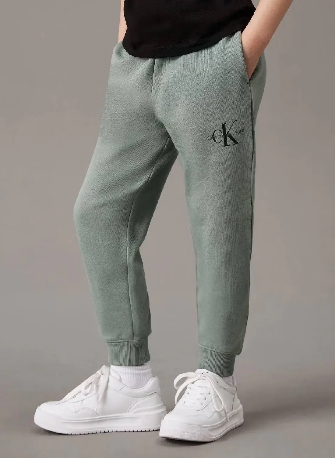 Джоггеры свободного кроя унисекс Calvin Klein Jeans, зеленый
