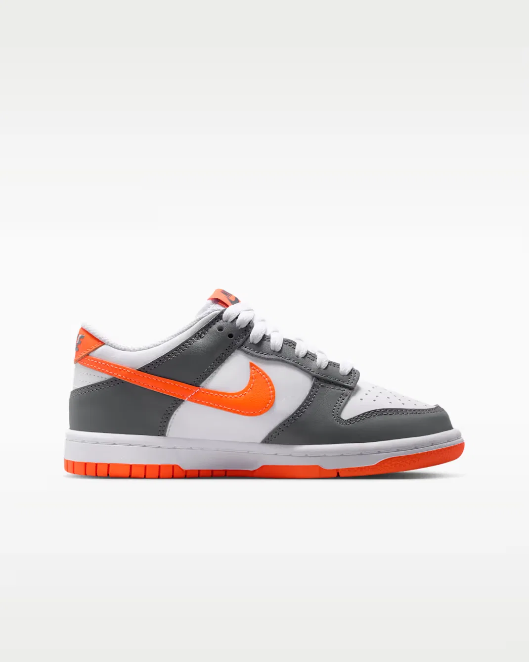 Кроссовки для детей постарше Nike Dunk Low, White/Smoke Grey/Total Orange — фото 3