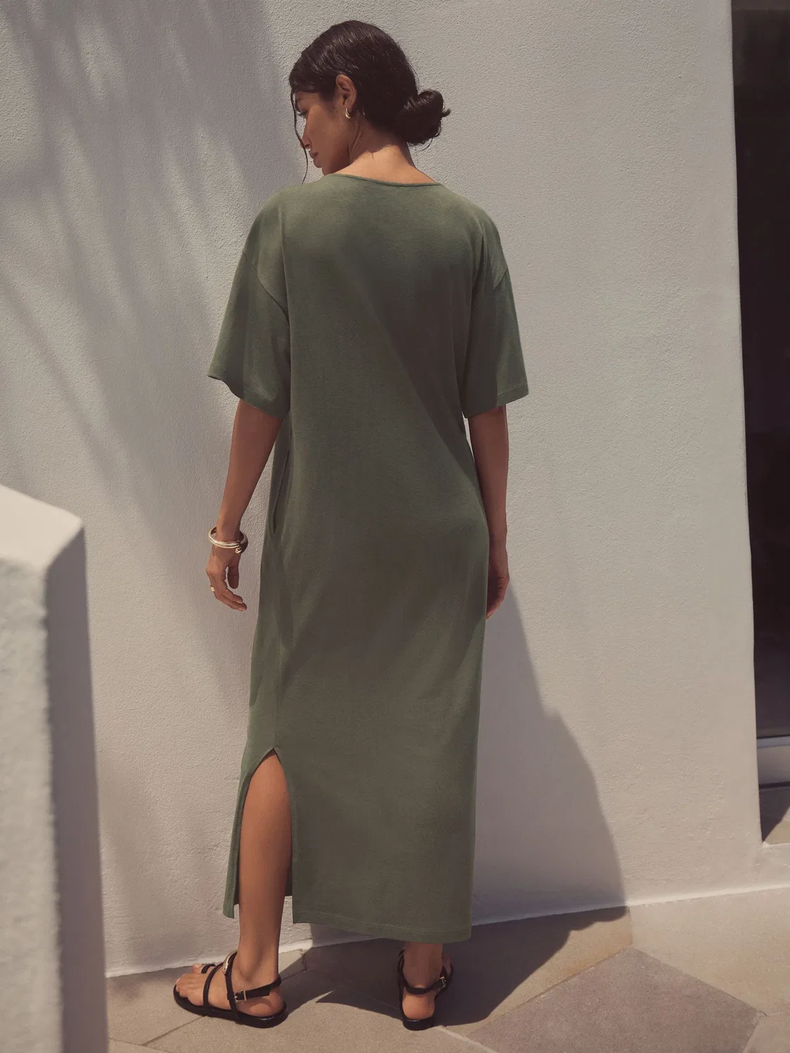 Платье-футболка летнее с твистом, Khaki Green Next — фото 3