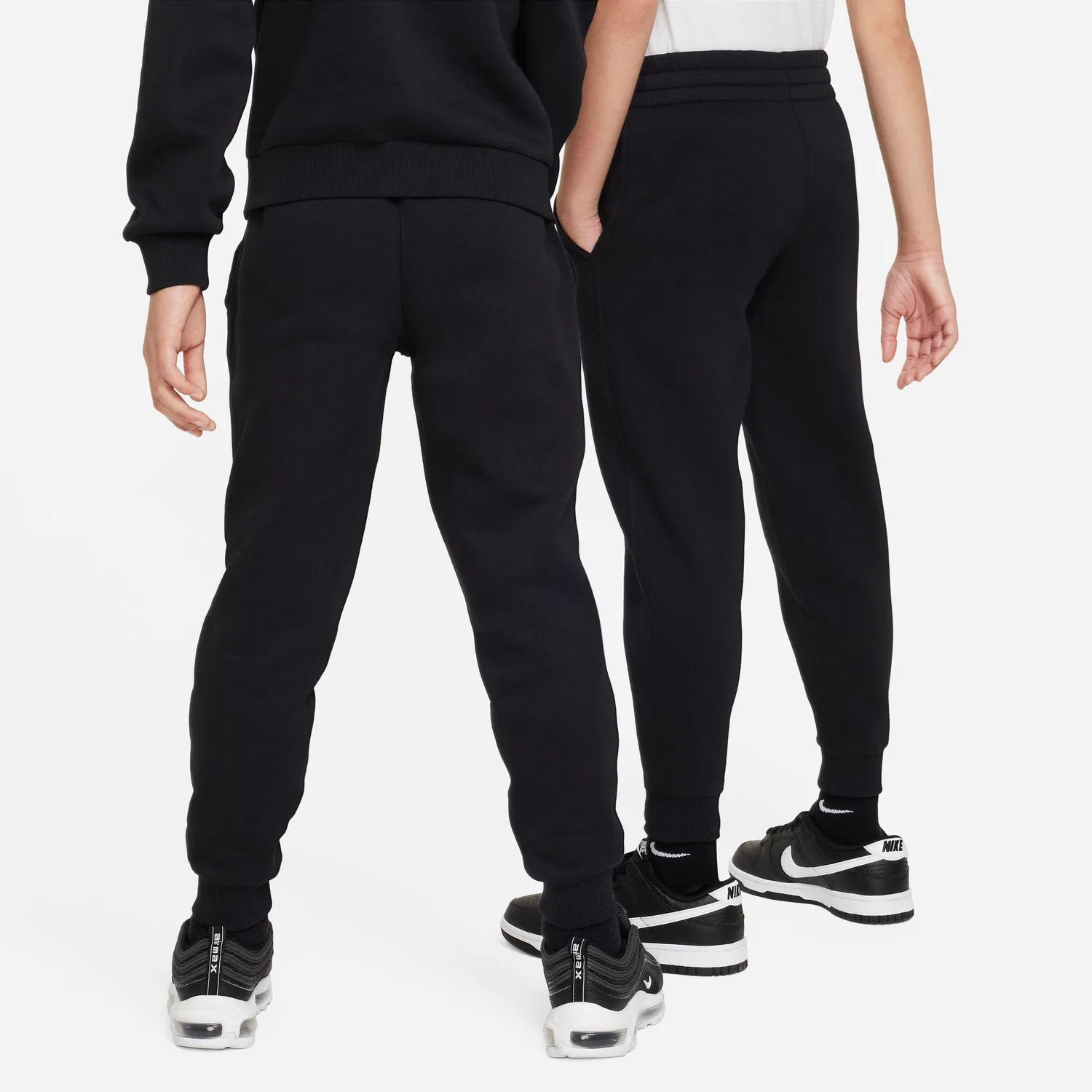 Детские спортивные штаны из футера Club Fleece Nike, Schwarz — фото 2