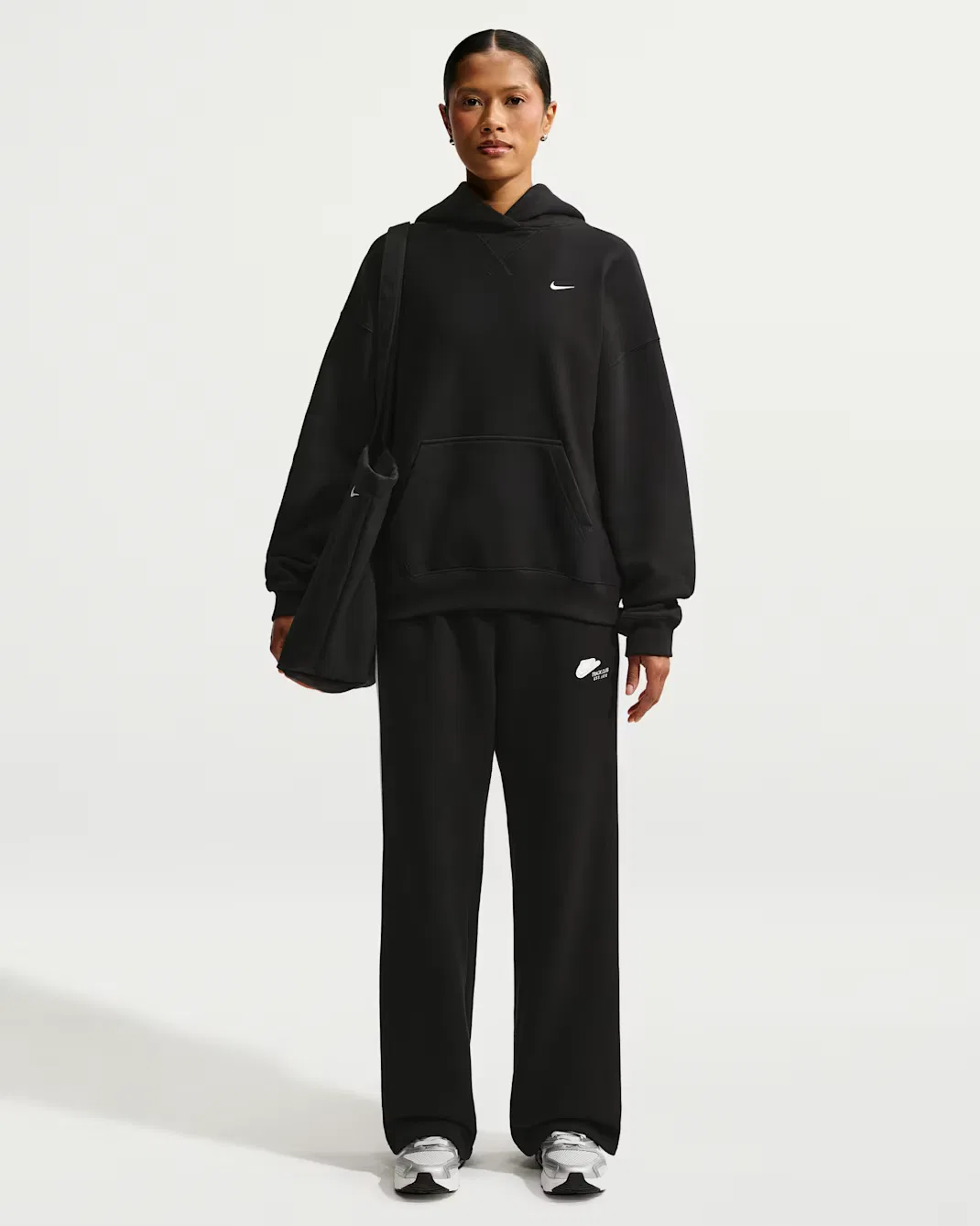 Женская толстовка с капюшоном оверсайз Nike Studio Fleece Heavyweight, Total Black/Sail — фото 4