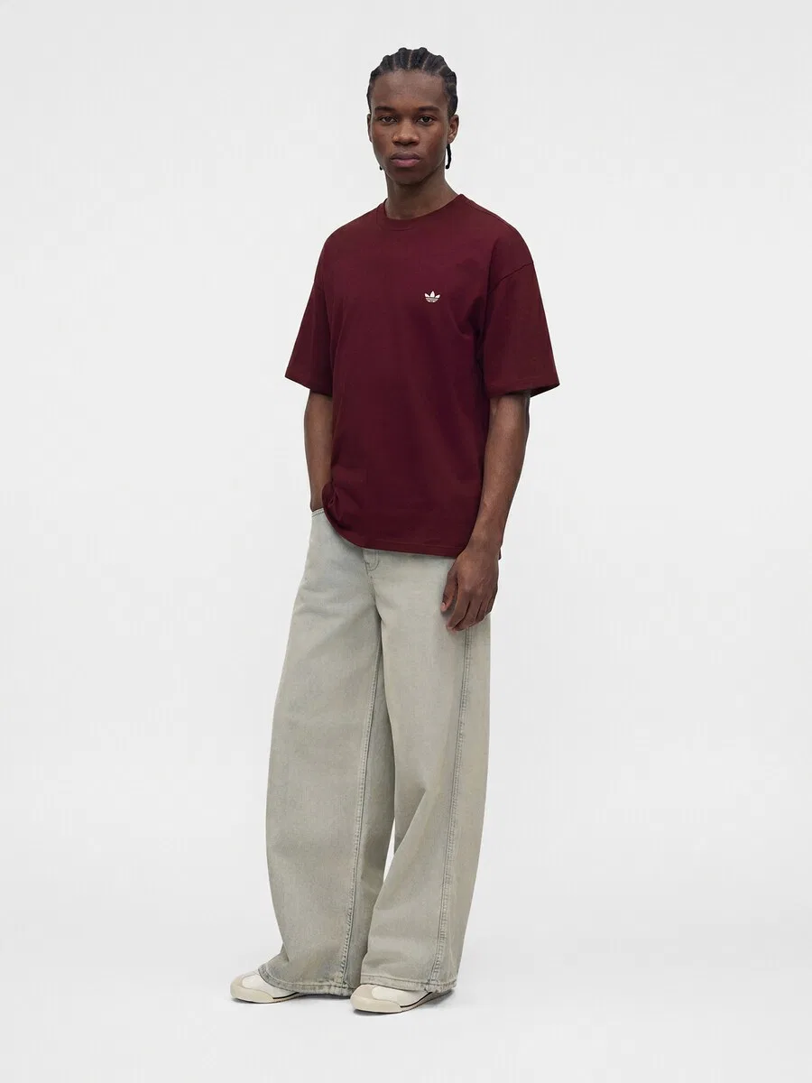 Футболка ADIDAS ORIGINALS 'Trefoil Essentials' в бордовом цвете — фото 4