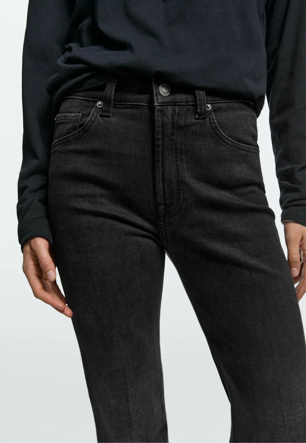 Джинсы-Клеш с высокой талией 05080824 - джинсы-клеш Massimo Dutti, Black — фото 4