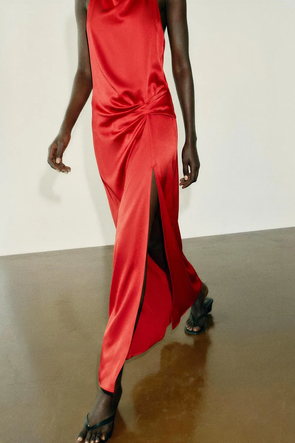 Атласное платье миди с завязками на шее ZARA, Red — фото 2
