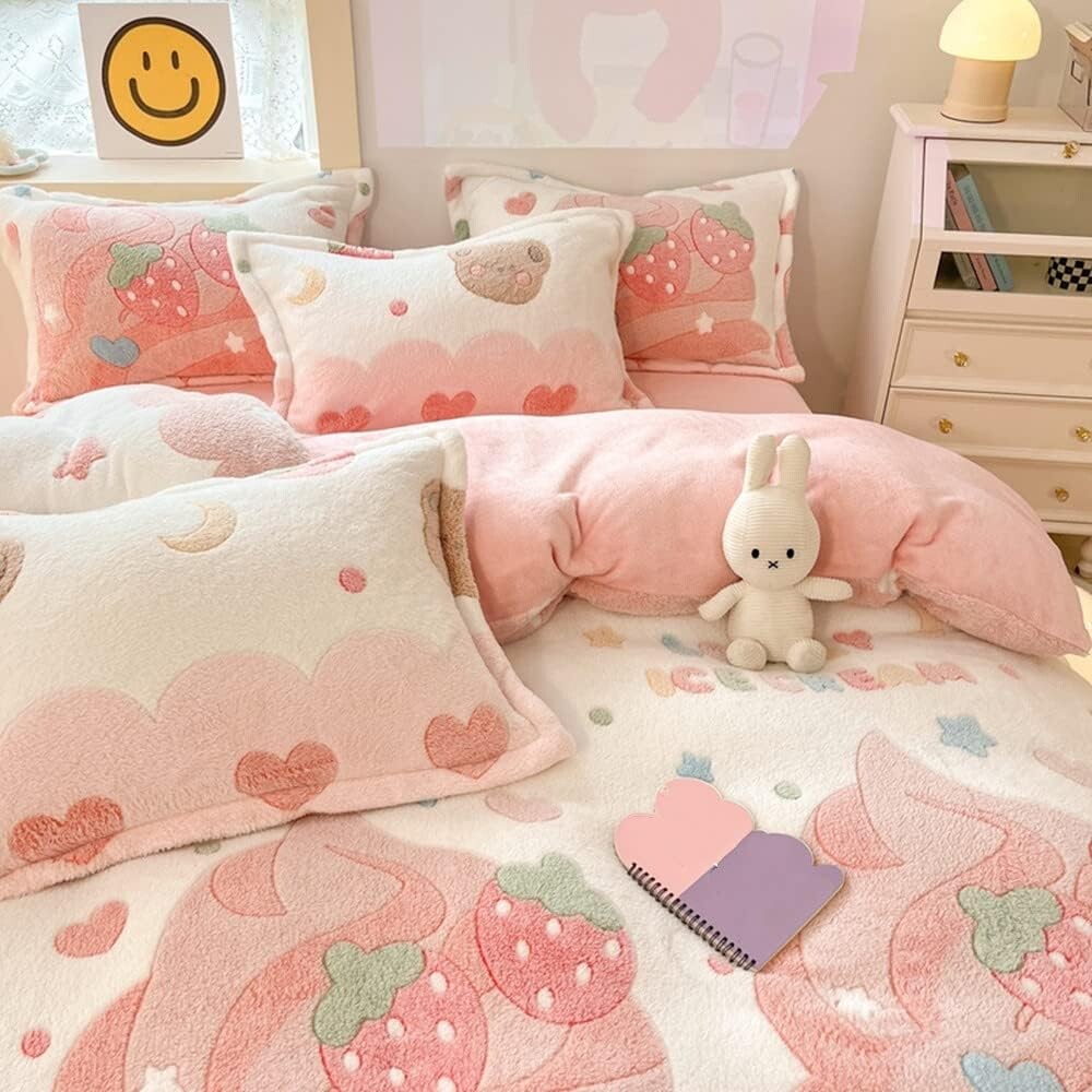 

Комплект пододеяльников с розовой клубникой, пушистый пододеяльник Kawaii с мультяшным рисунком и дополнительные наволочки (размер королевы) CinYana