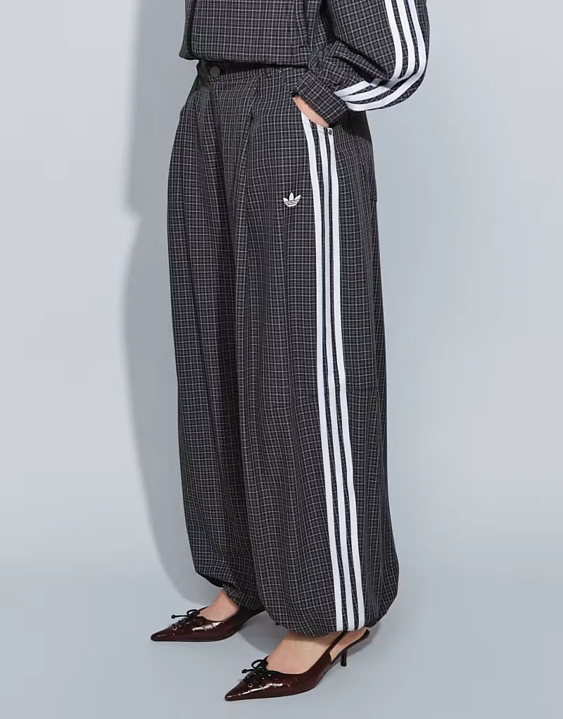 Свободные брюки Adidas Originals в черную клетку — фото 2