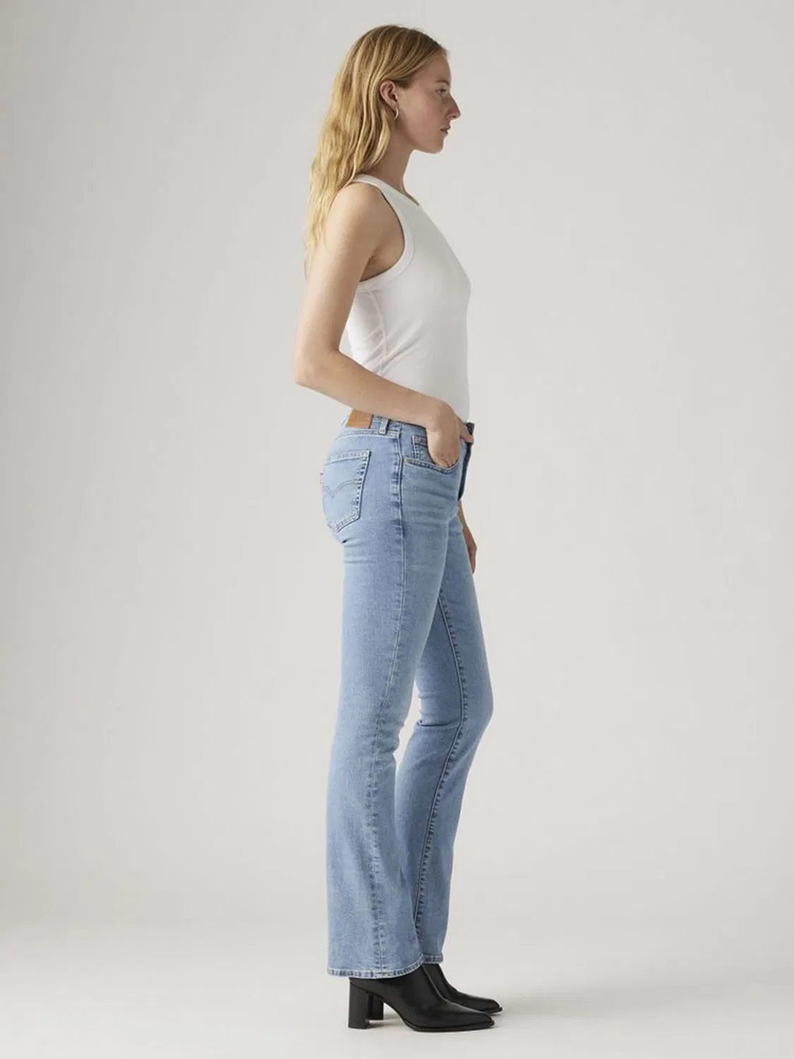 Синие джинсы Levi's 725 с высокой талией