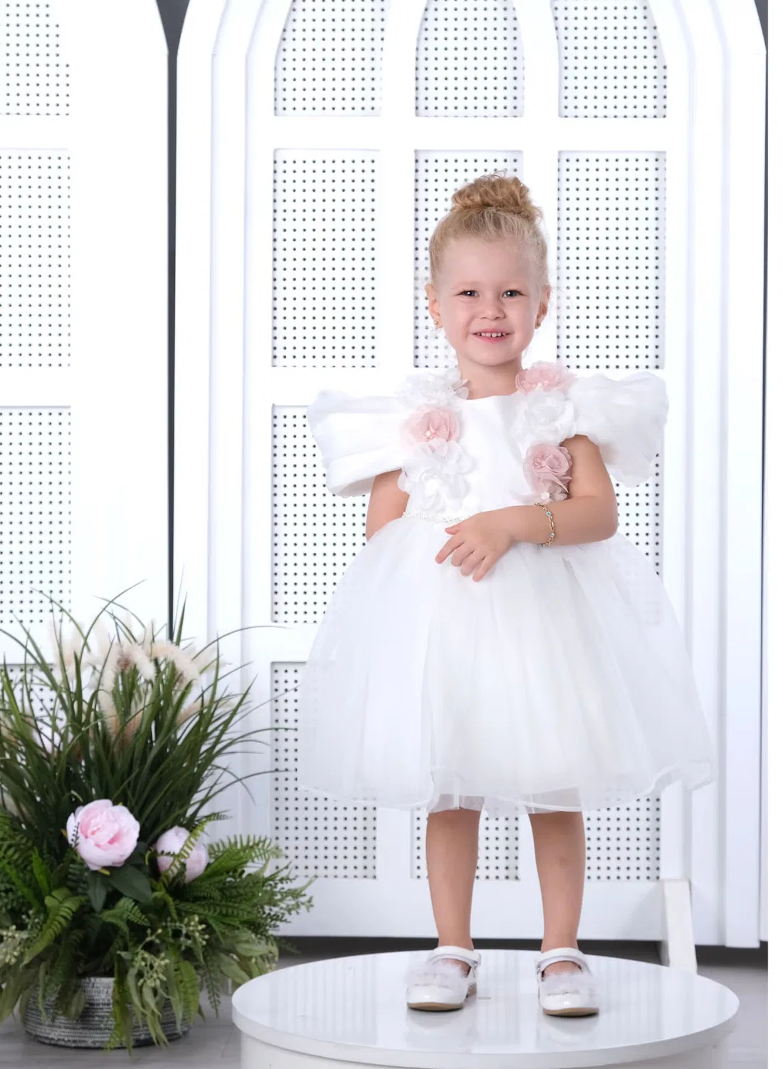 Платье с цветочным декором Flower girl Via Bambino, белый