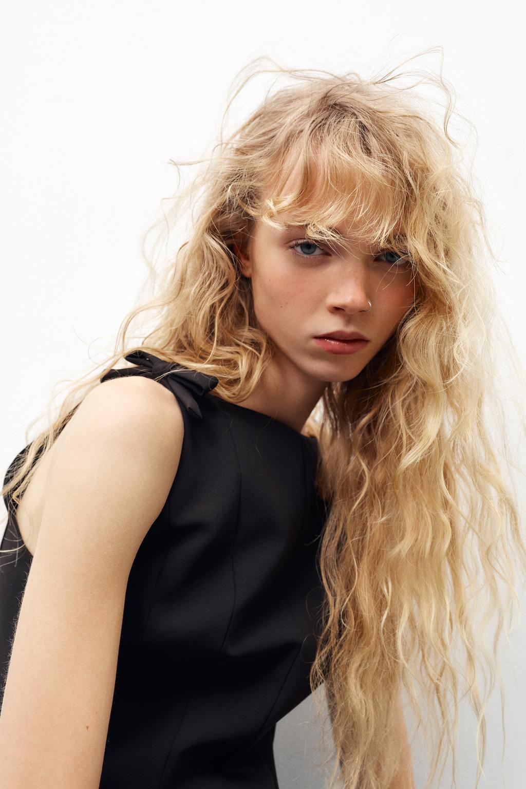 

Топ с баской и бантиками ZARA, черный