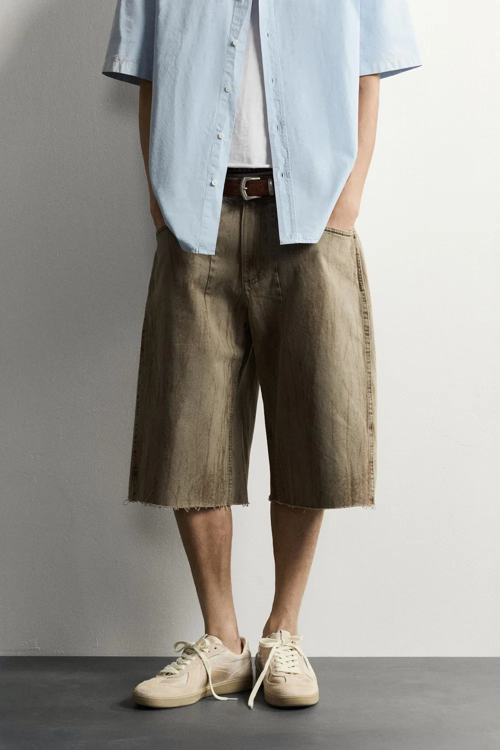 Джинсовые шорты с выцветшим принтом ZARA, camel — фото 2