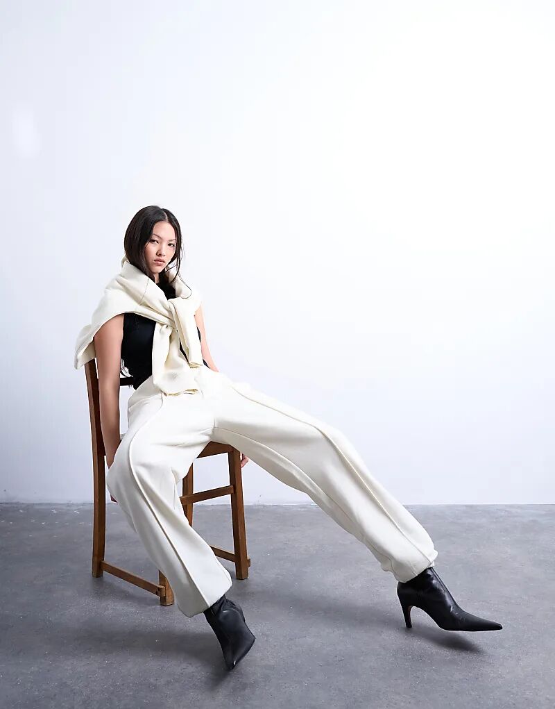 

Спортивные брюки Topshop с защипами и манжетами цвета экрю