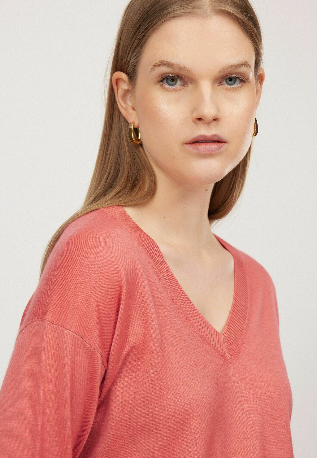 

Джемпер ULTRAFINE V-NECK Falconeri, лососевый