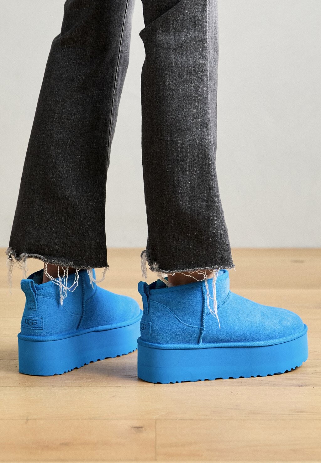 

Ботильоны на платформе CLASSIC ULTRA MINI PLATFORM UGG, синий