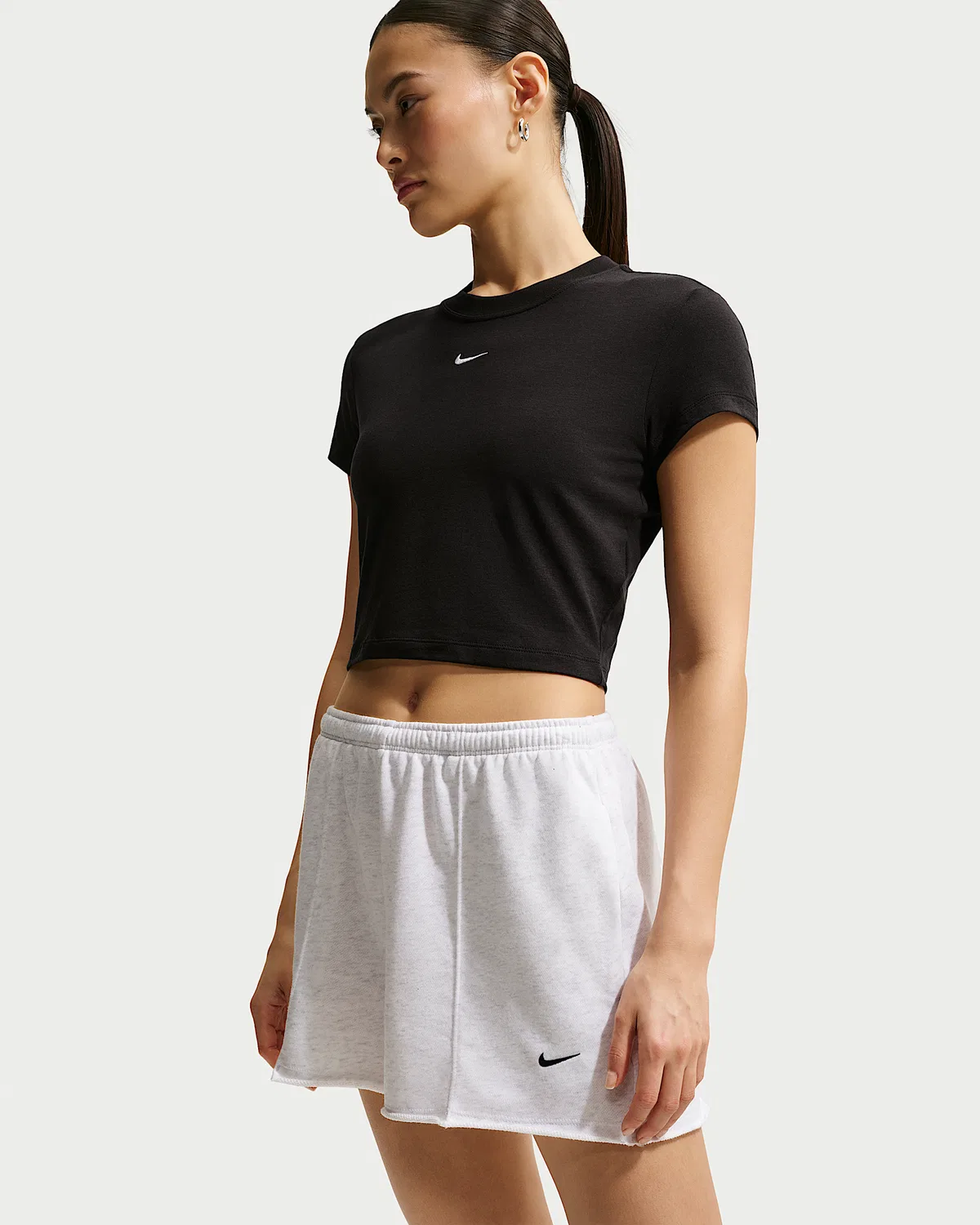 Женская укороченная футболка Nike Sportswear Chill Knit, Black/White — фото 3