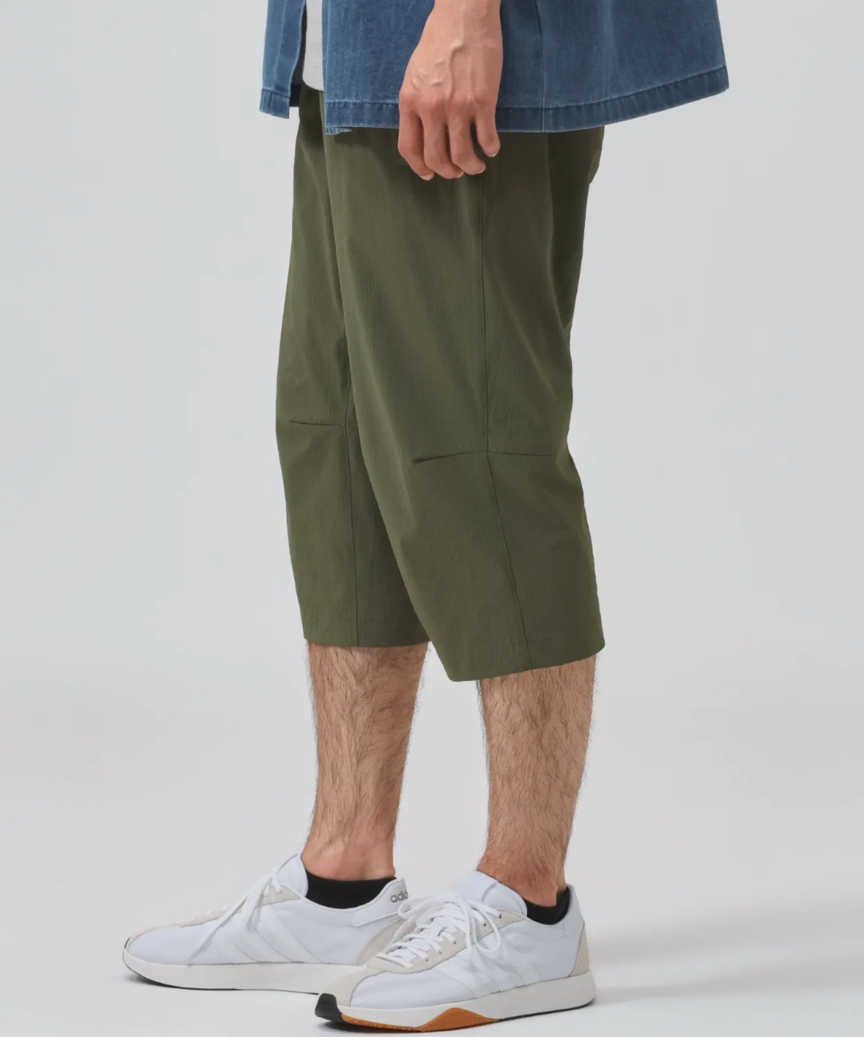 Мужские штаны-чинос с зауженным кроем Cool Feeling Regular Fit Tapered Woven 3/4 Open Hem, Adidas, Black — фото 2