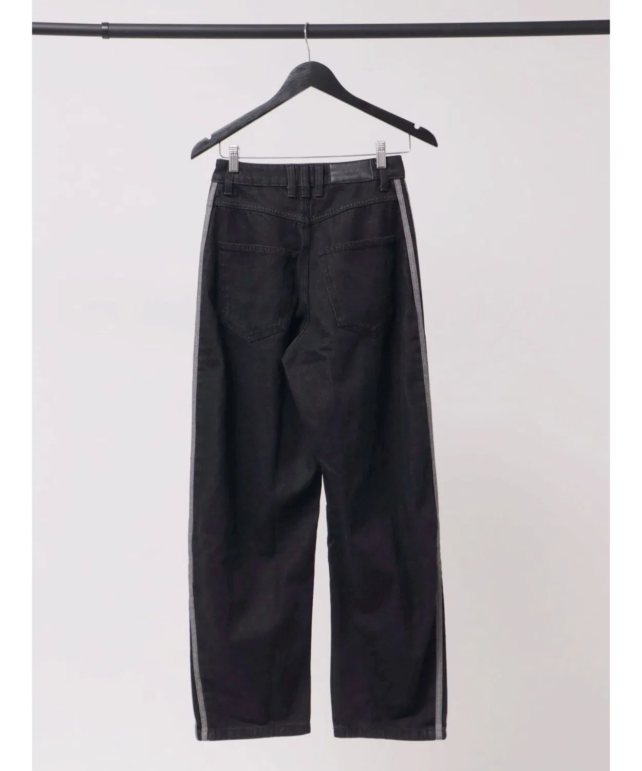 Женские джинсы свободного кроя с высокой посадкой Barrel Leg Adidas, Black — фото 4