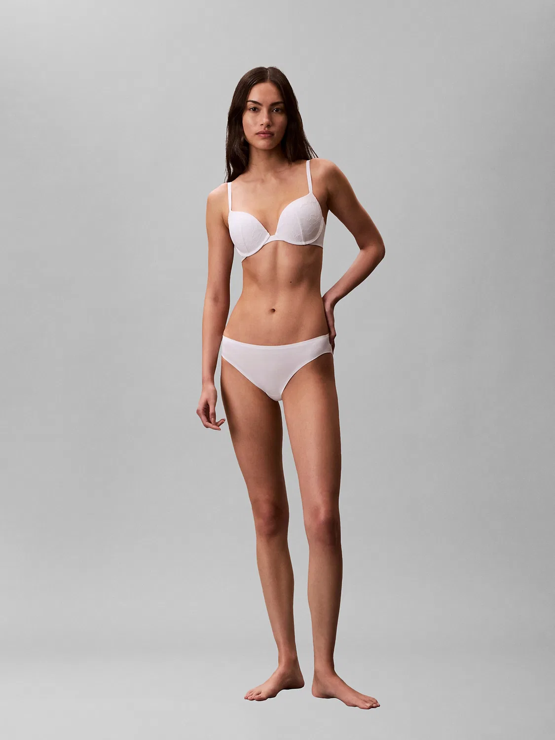 Бюстгальтер-футболка Calvin Klein белого цвета — фото 3