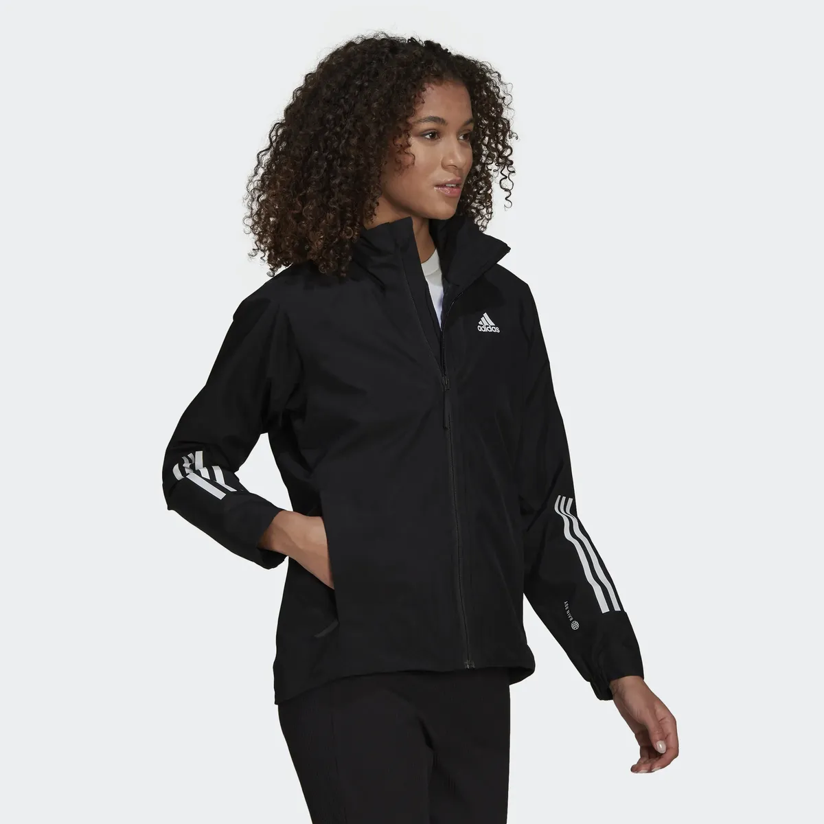 

Спортивная куртка adidas для активного отдыха "BSC 3STRIPES RAIN.RDY RAIN JACKET", с капюшоном Adidas Sportswear, черный