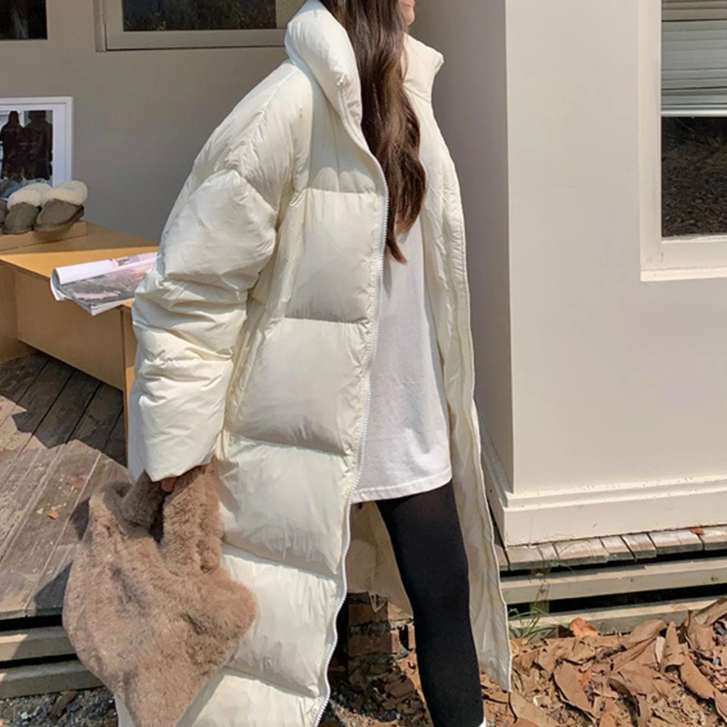 Женское длинное стеганое зимнее пальто с молнией, bianco — фото 3
