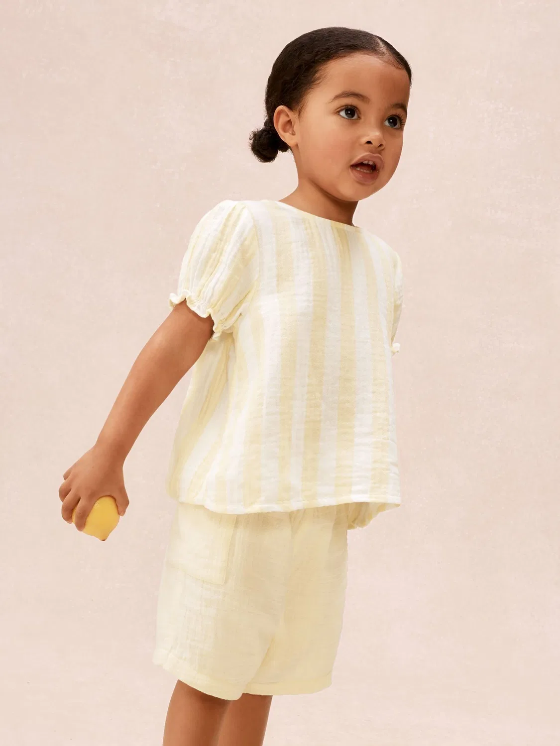 Комплект из топа и шорт с фактурным хлопком The White Company, желтый