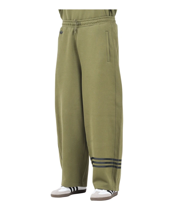 

Зеленые спортивные брюки в стиле Neuclassics. Adidas Originals, зеленый