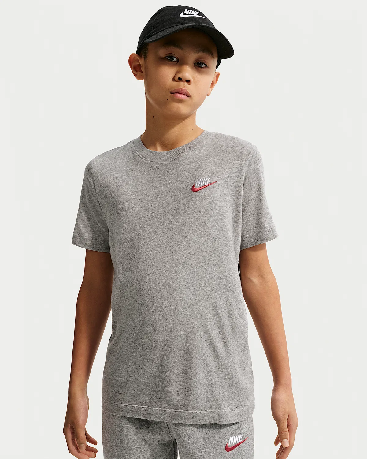 Детская футболка Nike Sportswear, Dark Grey Heather/White/University Red