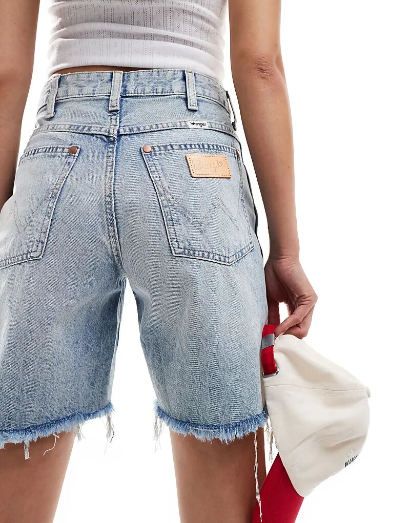 

Удлиненные ковбойские джинсовые шорты светло-голубого цвета Wrangler