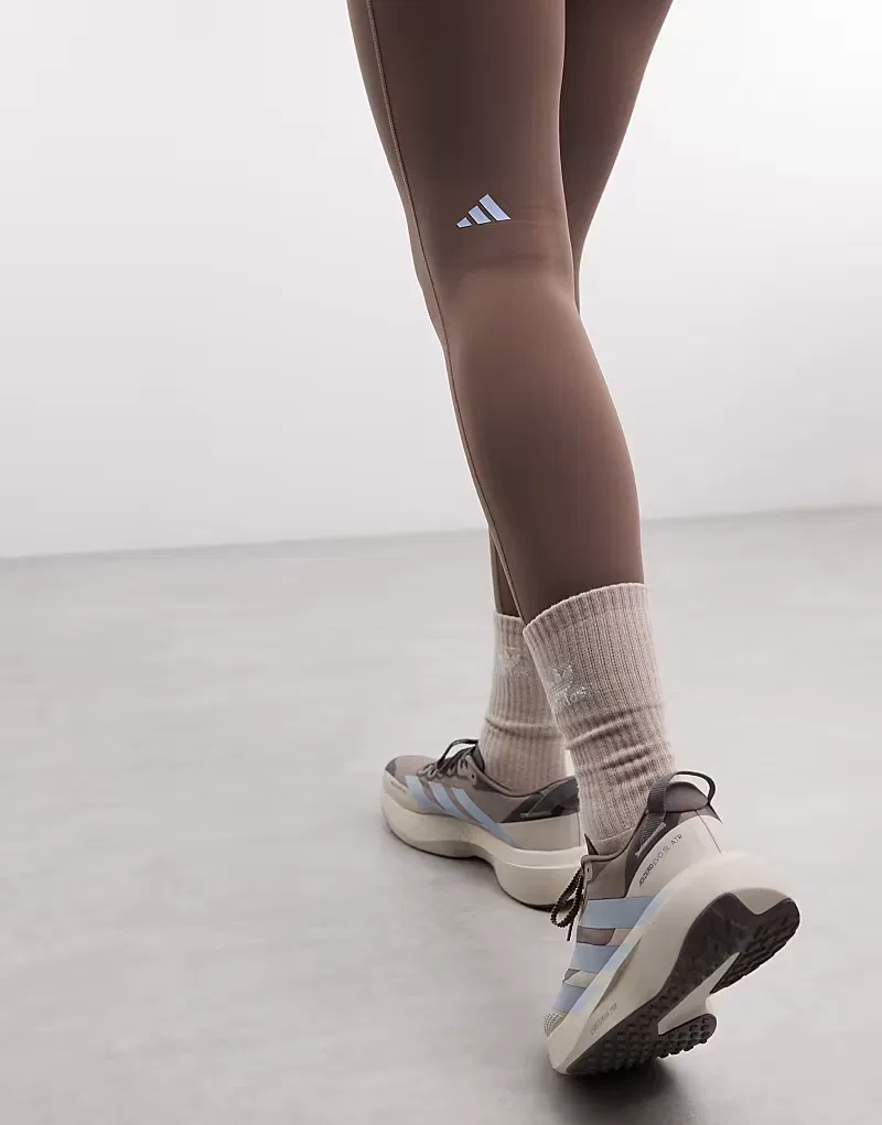 Леггинсы Adidas Performance Three Stripes Studios с перекрестной талией, коричневый — фото 3