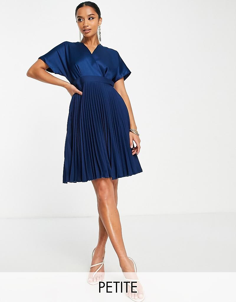 

Closet London Petite – Темно-синее мини-платье с плиссировкой и запахом спереди