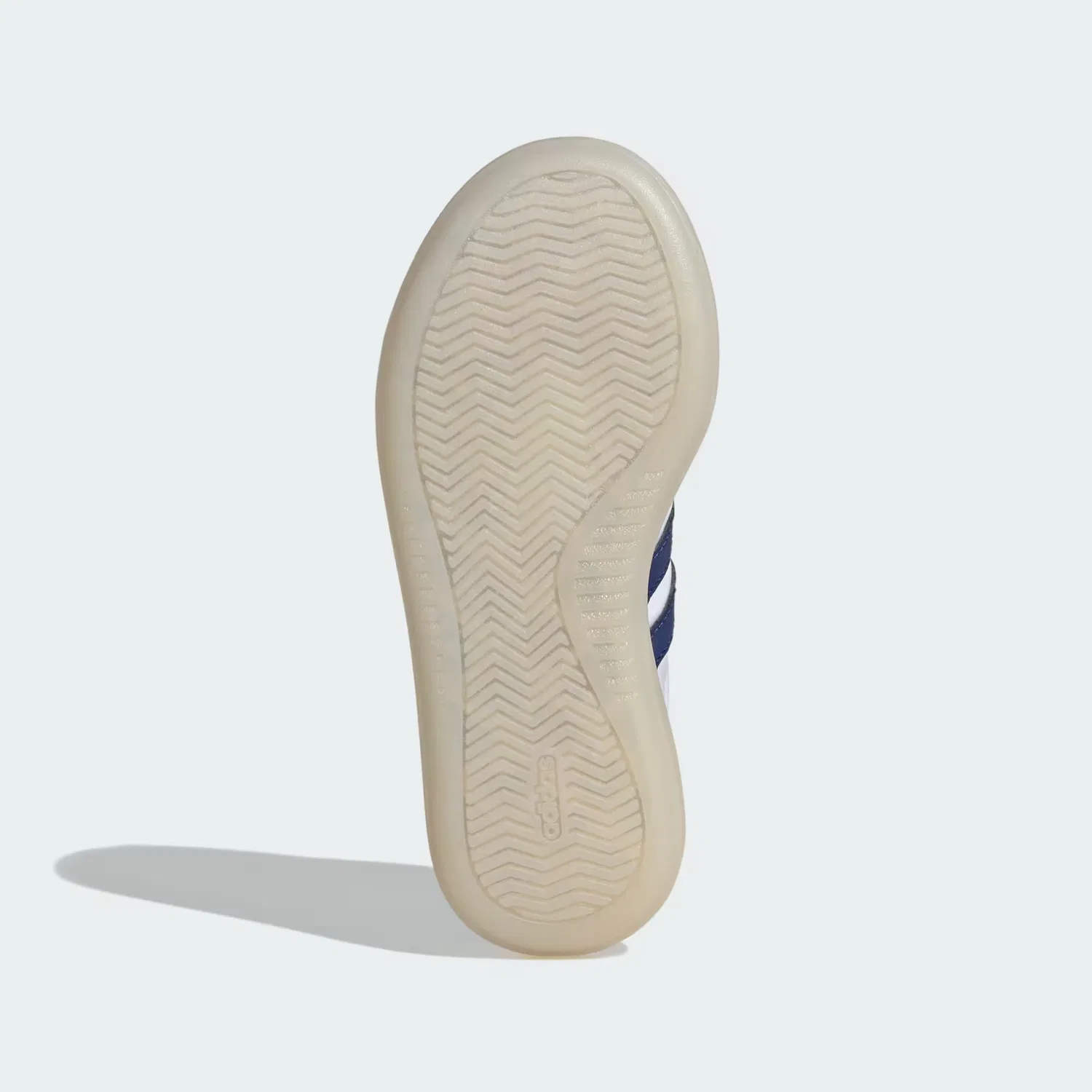 Детские кроссовки на эластичных шнурках и липучке Barreda Decode Adidas Sportswear, Cloud White/Mystery Ink/Pure Ruby — фото 3