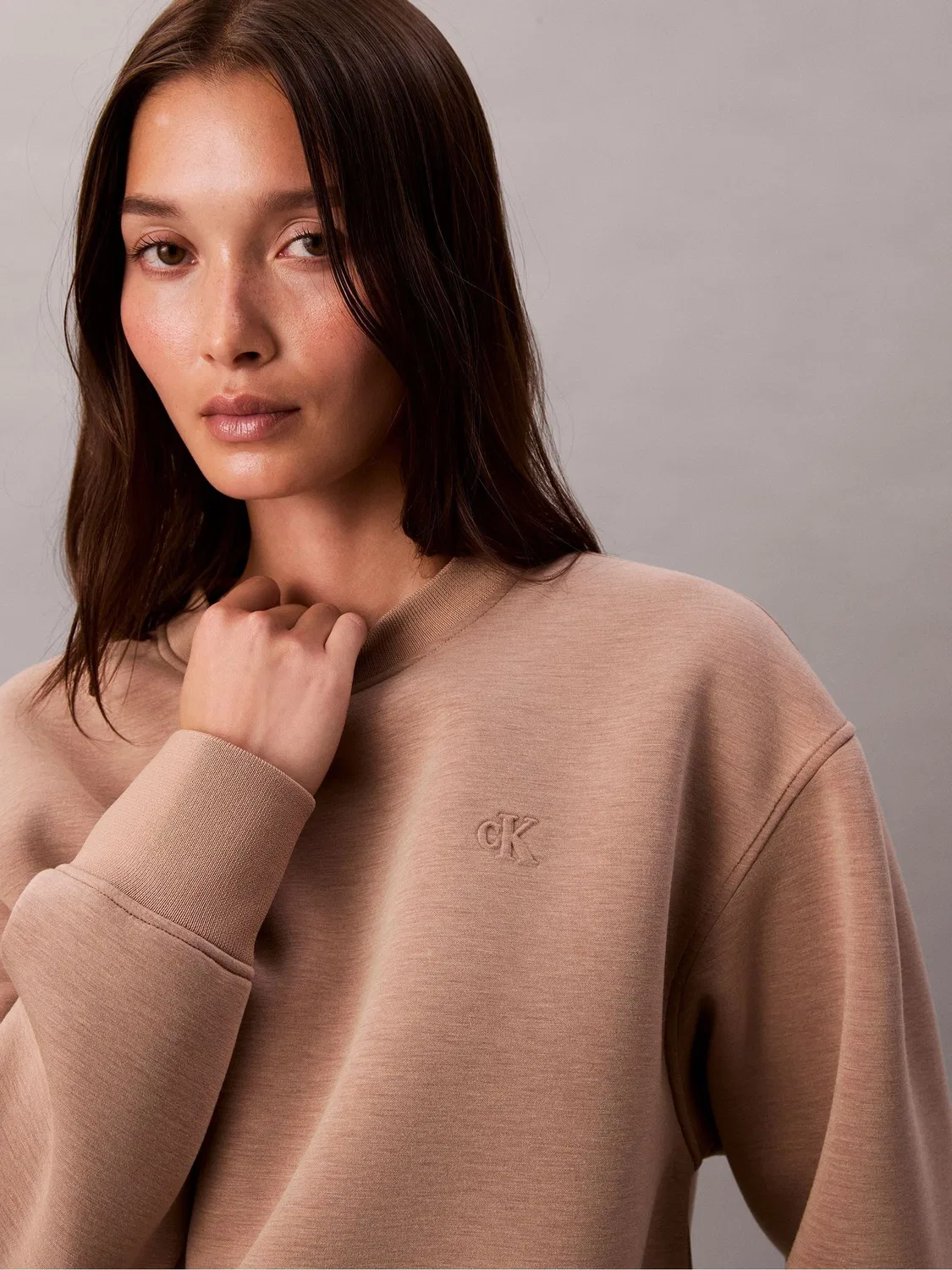 Свитшот с круглым вырезом, скоба Calvin Klein, коричневый — фото 4