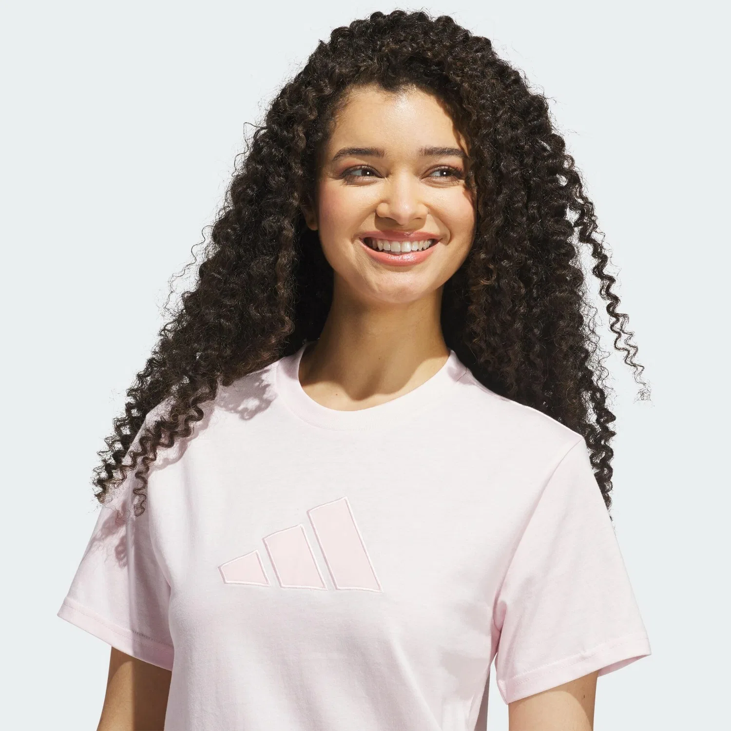 Мужская футболка с сатиновой аппликацией Satin-Filled Logo Grafik T-Shirt Adidas, Роза — фото 4