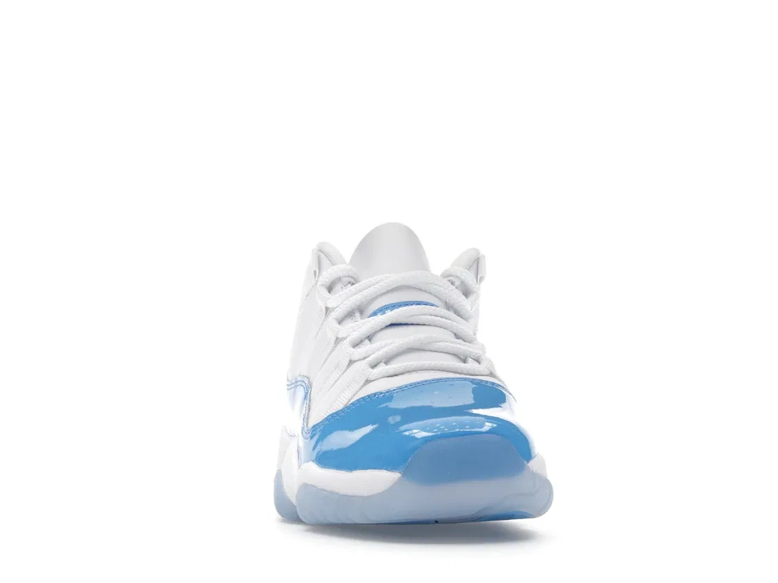 Детские кроссовки Lifestyle с патентованной кожей Jordan 11 Retro Low, White/University Blue/Black — фото 2