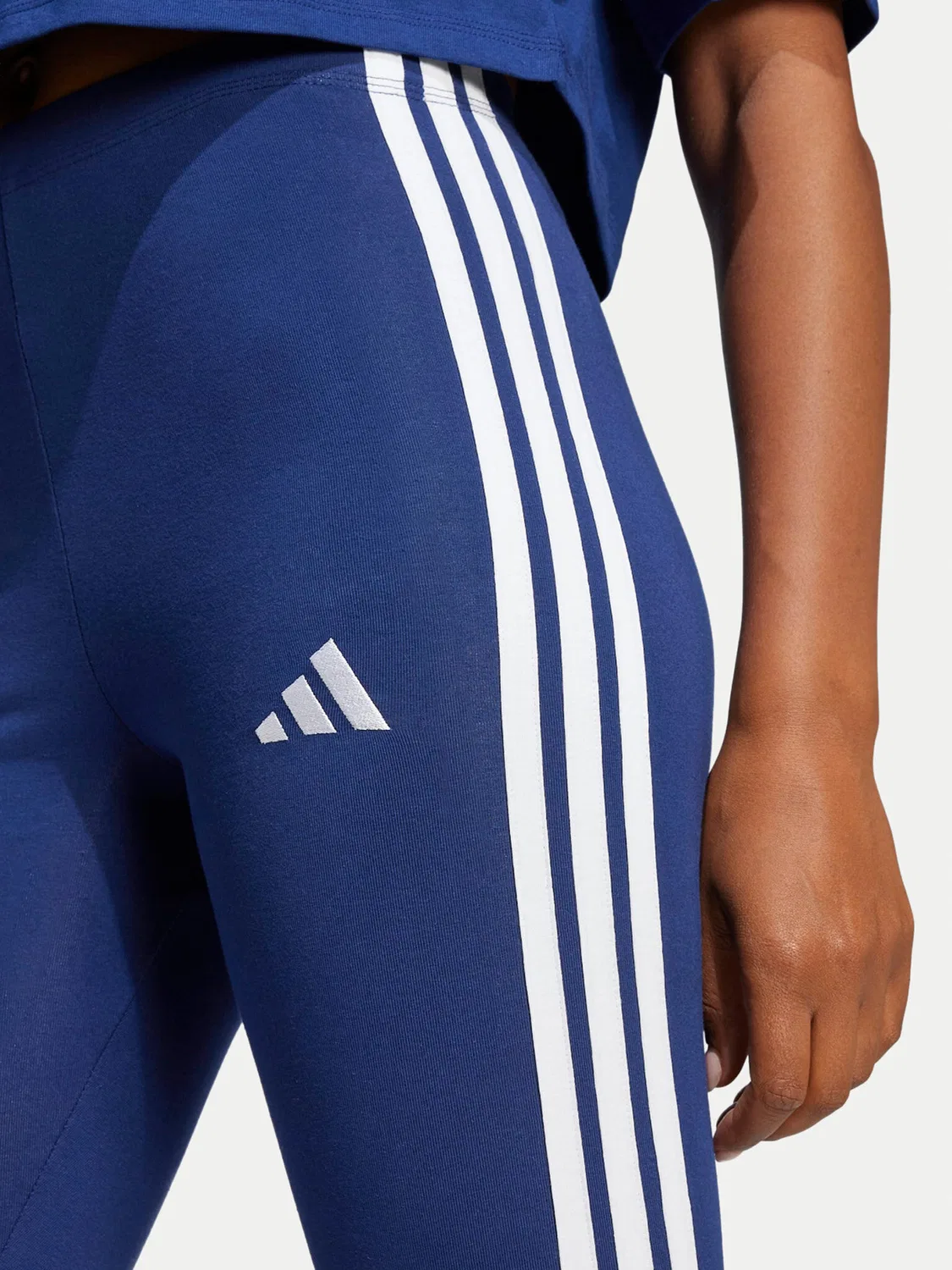 Женские леггинсы облегающего кроя Essentials Adidas, темно-синий — фото 4