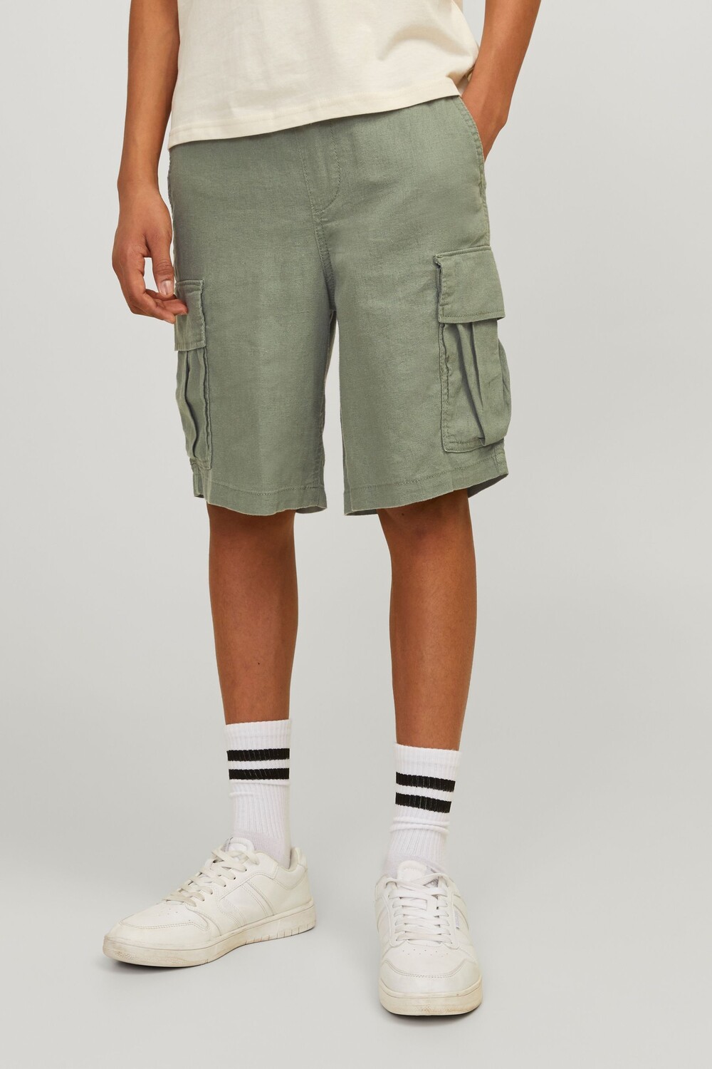 

Шорты карго свободного кроя из смесового льна Jack & Jones Junior, зеленый