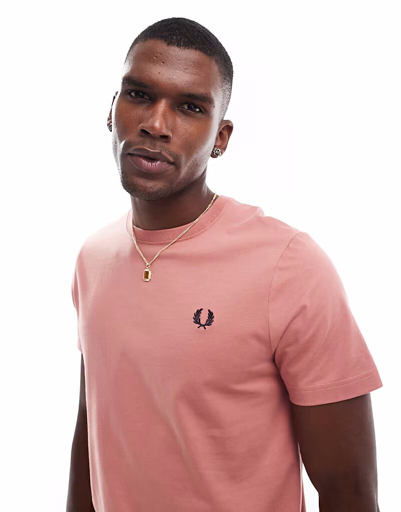 

Футболка Fred Perry с круглым вырезом розового цвета