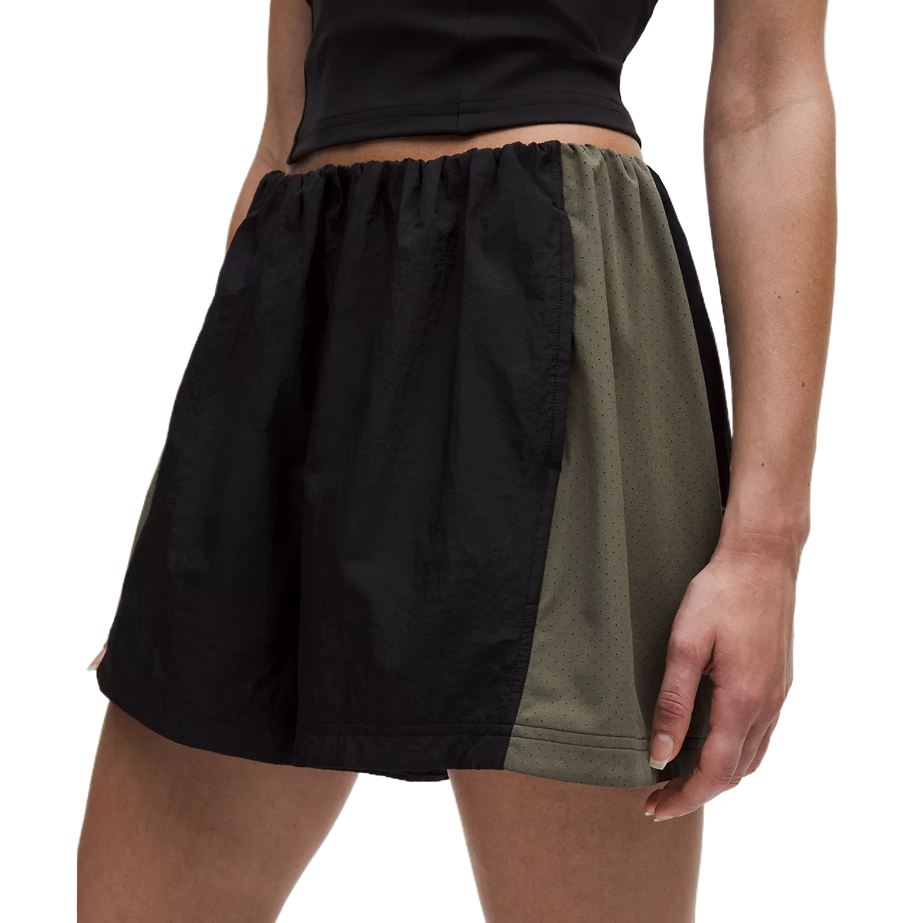 

Женские спортивные шорты 5' Lululemon, черный/зеленый