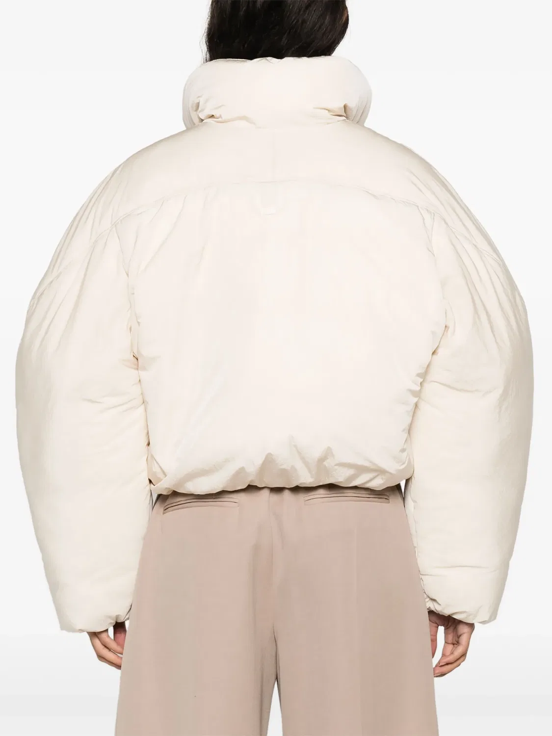 Куртка La Doudoune Courte Caraco от Jacquemus, цвет слоновой кости — фото 3