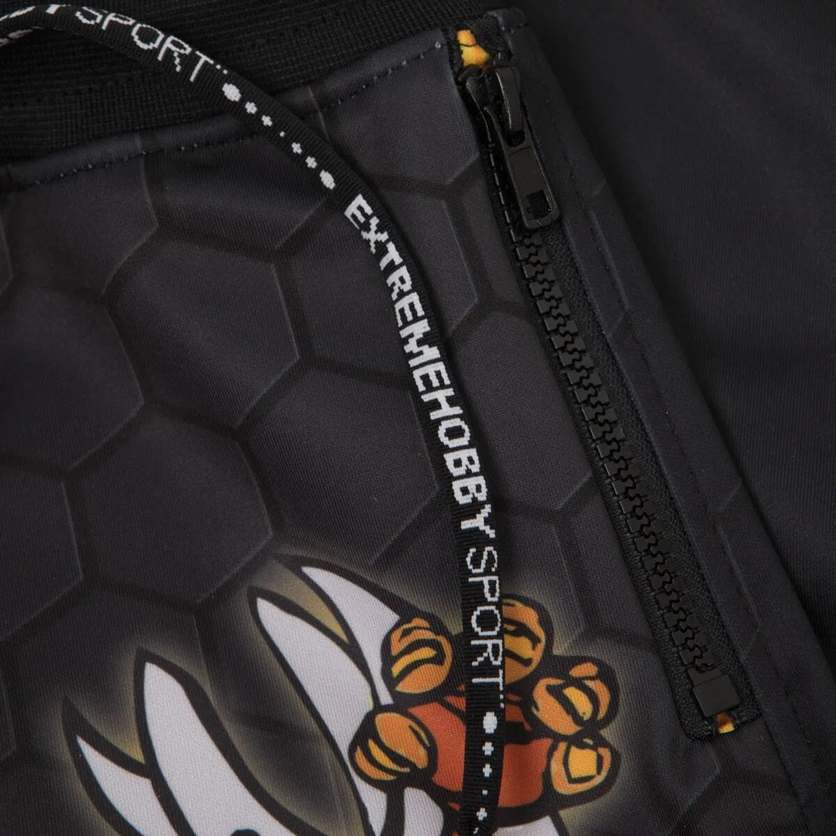 Детские спортивные штаны с принтом Angry Wasp Extreme Hobby, Schwarz — фото 4