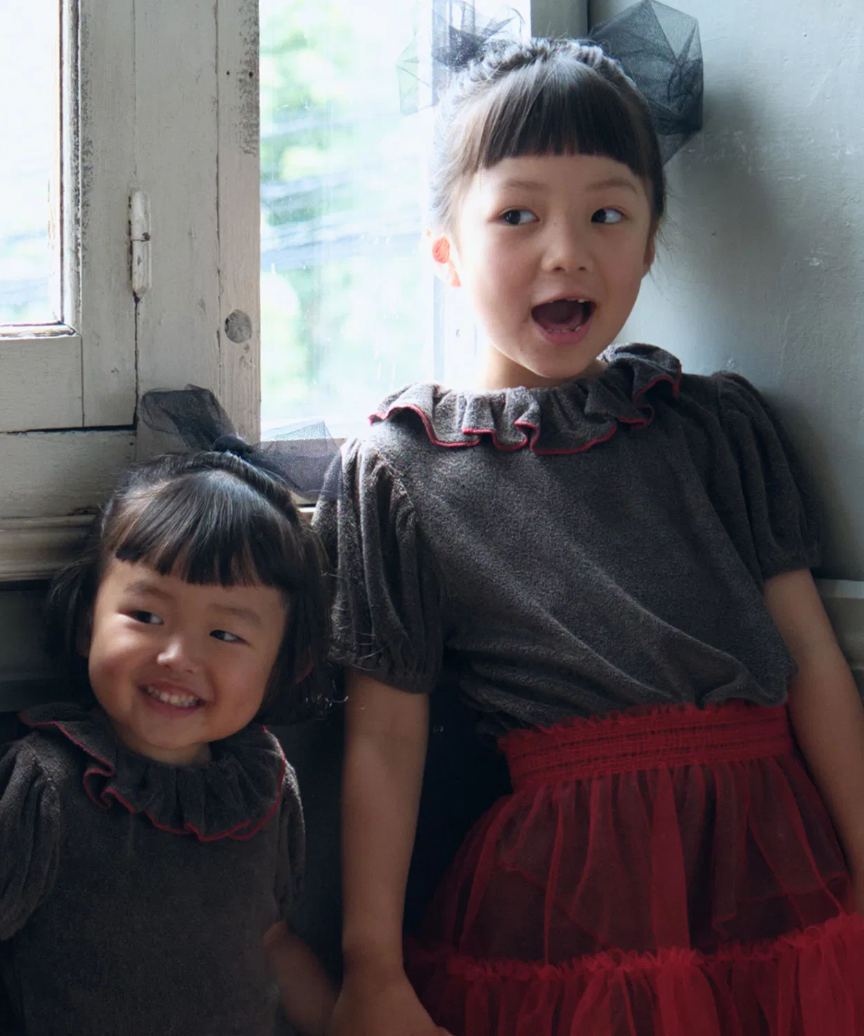 Детская футболка с воланами и длинным рукавом, модель pile frill tops IENA ENFANT, Серый