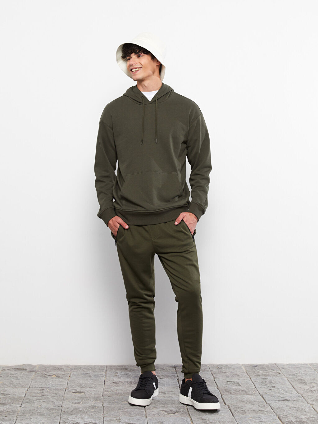 

Базовая мужская толстовка с капюшоном и длинными рукавами LCW Casual, Серый, Базовая мужская толстовка с капюшоном и длинными рукавами LCW Casual