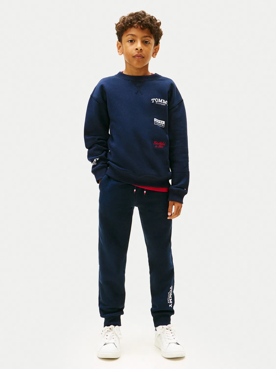Спортивные штаны стандартного кроя для мальчика Monotype Print Tommy Hilfiger, темно-синий — фото 2