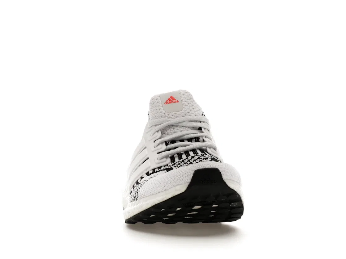 Детские кроссовки с технологией Primeblue Adidas Ultra Boost 5.0 DNA, Cloud White Cloud White Core Black — фото 2