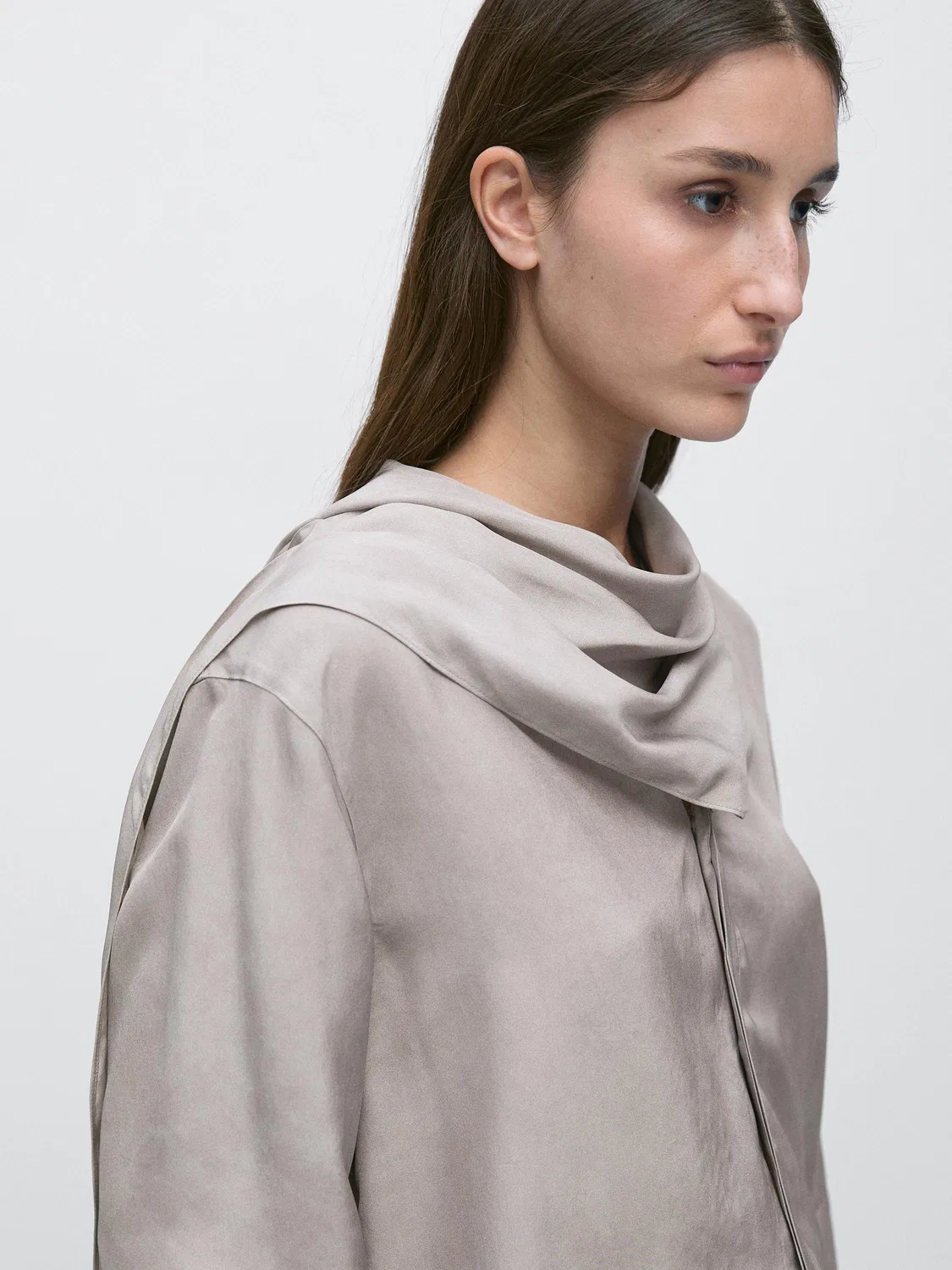 Струящаяся рубашка с отделкой в виде шарфа Massimo Dutti, серый — фото 4