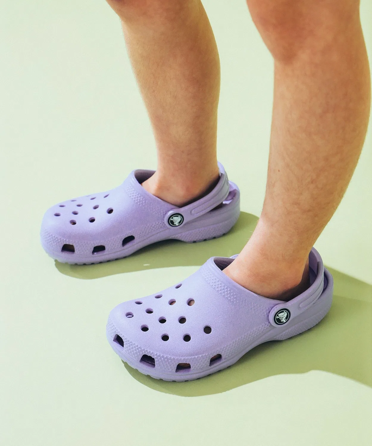 Детские сандалии классические с ремешком, модель Classic Clog, crocs, White — фото 2