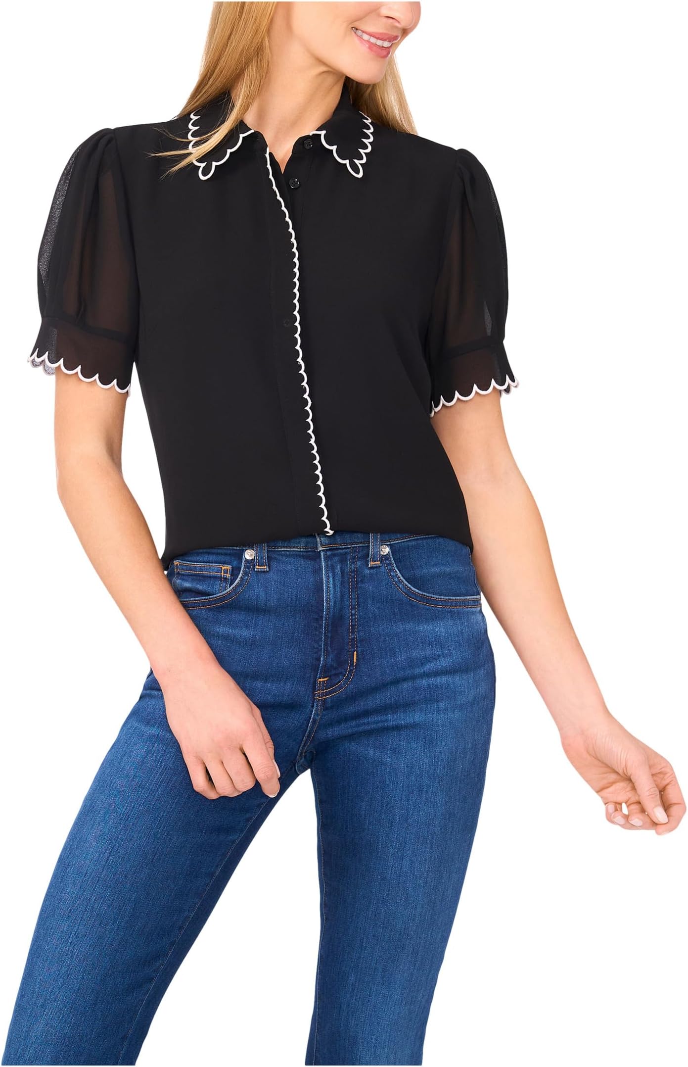 

Топ CeCe Short Sleeve Scallop Contrast Trim Button Up Top, цвет Rich Black