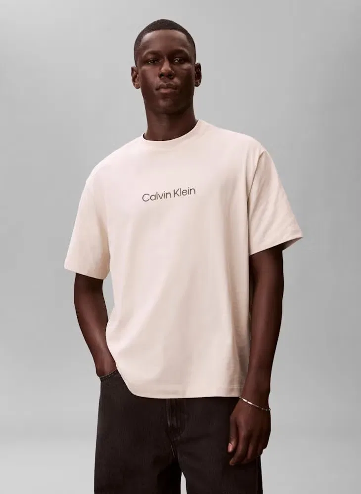 Футболка с принтом логотипа Relaxed Fit Logo Calvin Klein, овсяный — фото 3